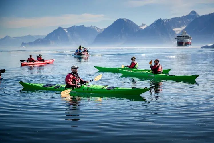 Kayaking-Greenland-HGR-16308-Photo_Mads_Phil